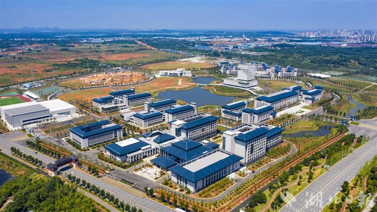 donghu1.jpg donghu1.jpg